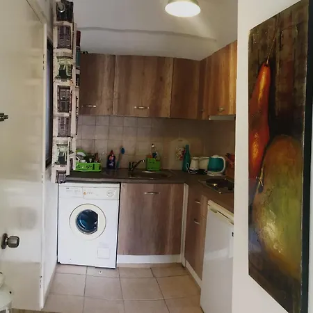Great Location Furnished Studio In Appartement *